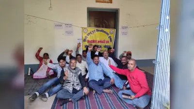 Godda News: कॉलेज कर्मियों का धरना पांचवें दिन भी जारी