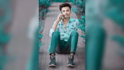 शव के साथ सड़क पर जमे ग्रामीण