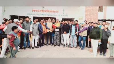 सेवानिवृत्ति पर प्रधान सहायक को दी गयी विदाई