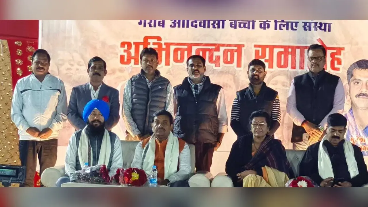 Jamshedpur news. तोते, आरके टेल्को में सम्मानित, सामाजिक काम करने वाली संगठन को सहयोग का आश्वासन