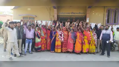 स्थायीकरण की मांग को लेकर नप कर्मियों ने प्रदर्शन