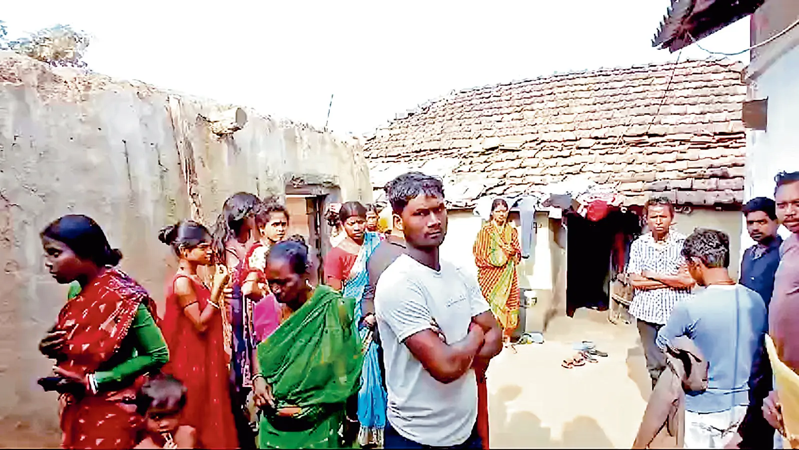 तीन गांव के एक का भी नाम आवास योजना में नहीं