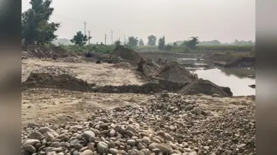 Bihar News: वाल्मीकि नगर का पावर हाउस इलाका बना अवैध खनन का हब, दिन में भी खुलेआम हो रहा काम, देखें वीडियो