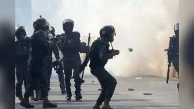 Pakistan Protests Video : दागे गए गोले तो भागी इमरान खान की पत्नी बुशरा बीबी, पढ़ें प्रदर्शन से जुड़ी 10 बड़ी बातें