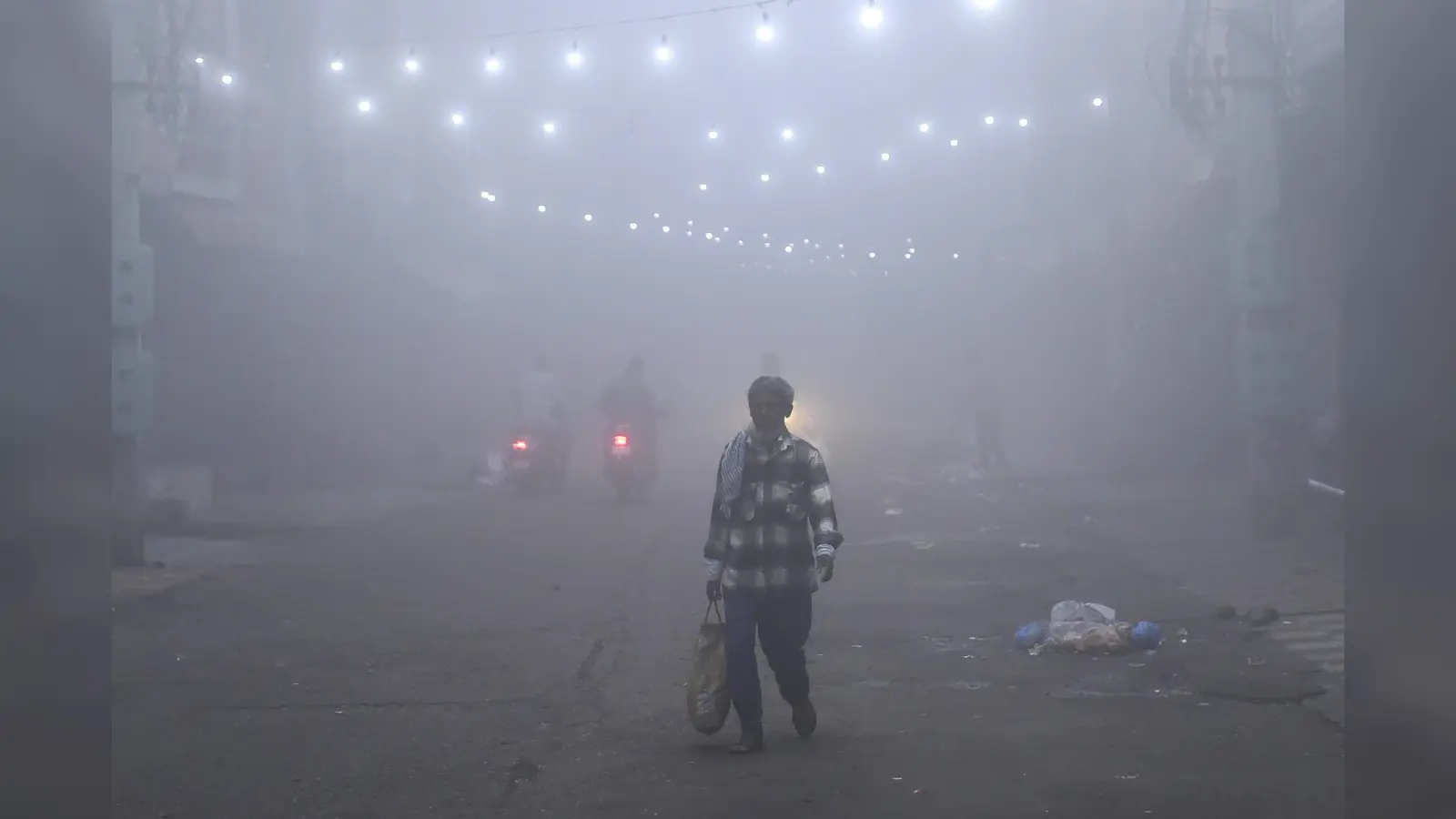 Kal Ka Mausam: दिल्ली समेत बिहार-झारखंड में कंपकंपाने वाली ठंड, इन राज्यों में भारी बारिश के आसार, जानें कल कैसा रहेगा मौसम