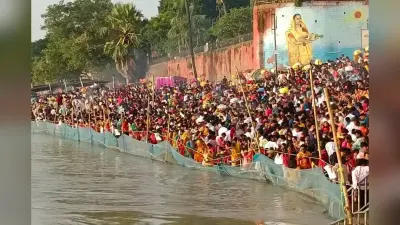 Muzaffarpur News: बूढ़ी गंडक के दोनों तरफ छठ घाट, निजी नाव पर रोक