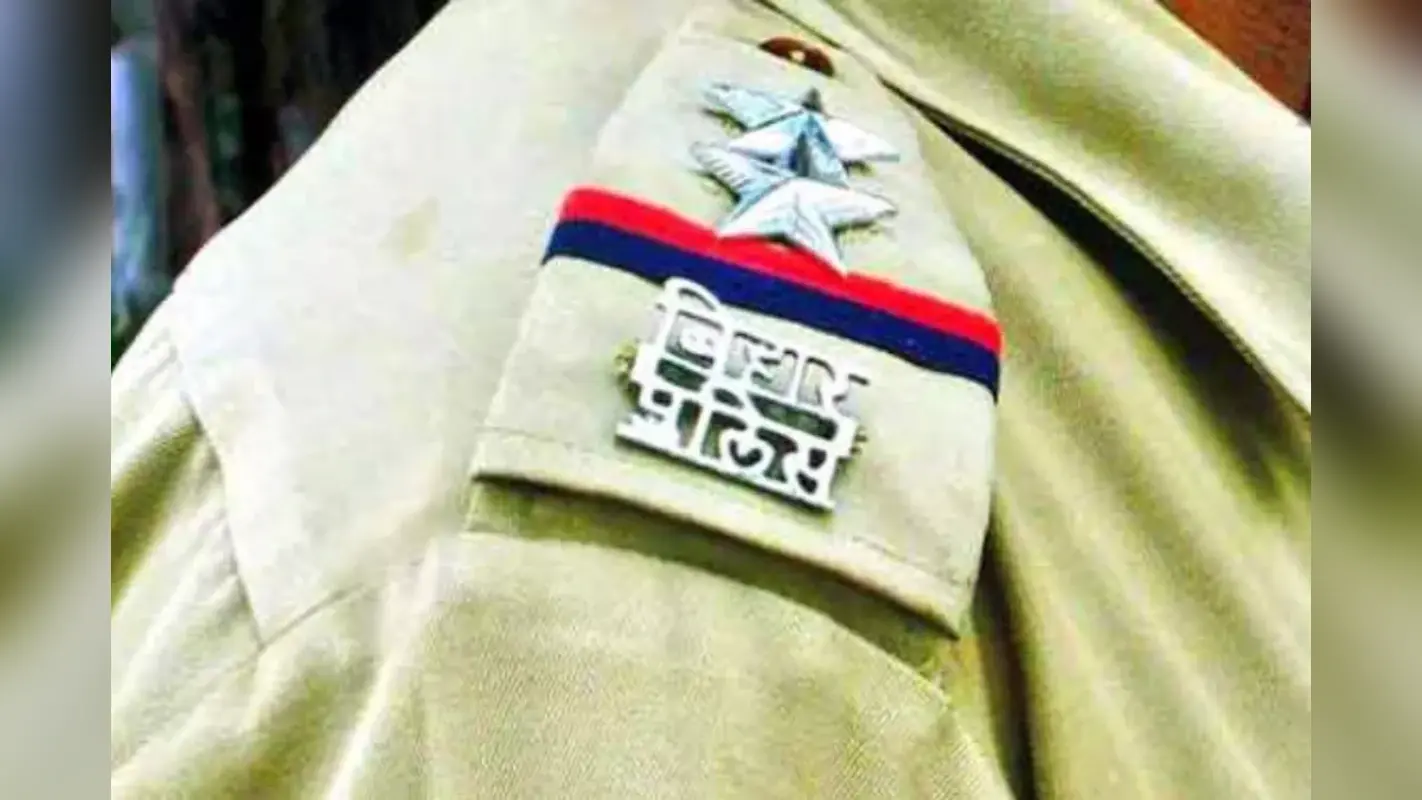 Muzaffarpur News: मीनापुर में पुलिस पर रोड़ेबाजी और फायरिंग, फरार आरोपित को पकड़ने गई थी टीम