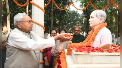 CM Nitish पहुंचे नालंदा के स्मृति वाटिका, पुण्यतिथि पर अपने पिता को याद कर हुए भावुक