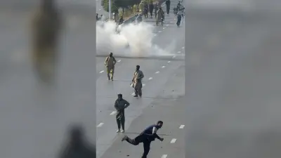 Pakistan Violence: इमरान समर्थकों का भारी बवाल, ‘शूट एट साइट’ का आदेश, हिंसा में 6 सुरक्षाकर्मियों की मौत, देखें VIDEO