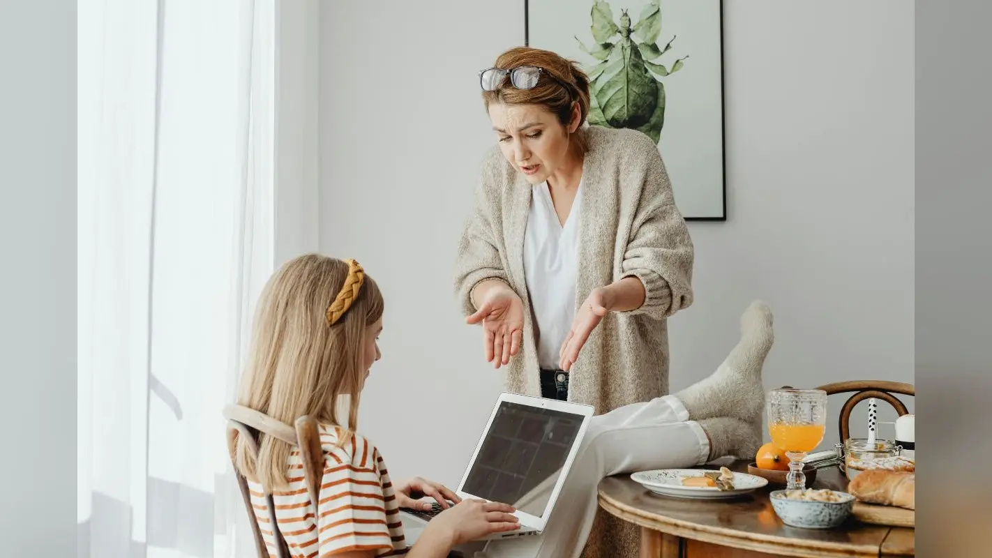 Parenting Tips: आपके बच्चे के भविष्य को खतरे में डालती हैं आपकी ये गलतियां