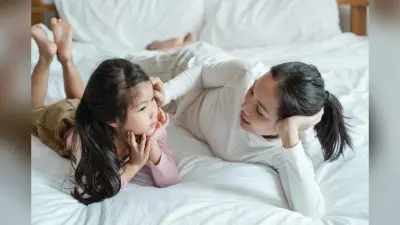 Parenting Tips: गलती से भी न दोहराएं बच्चों के आगे ये 5 गलत आदतें, करें सुधार