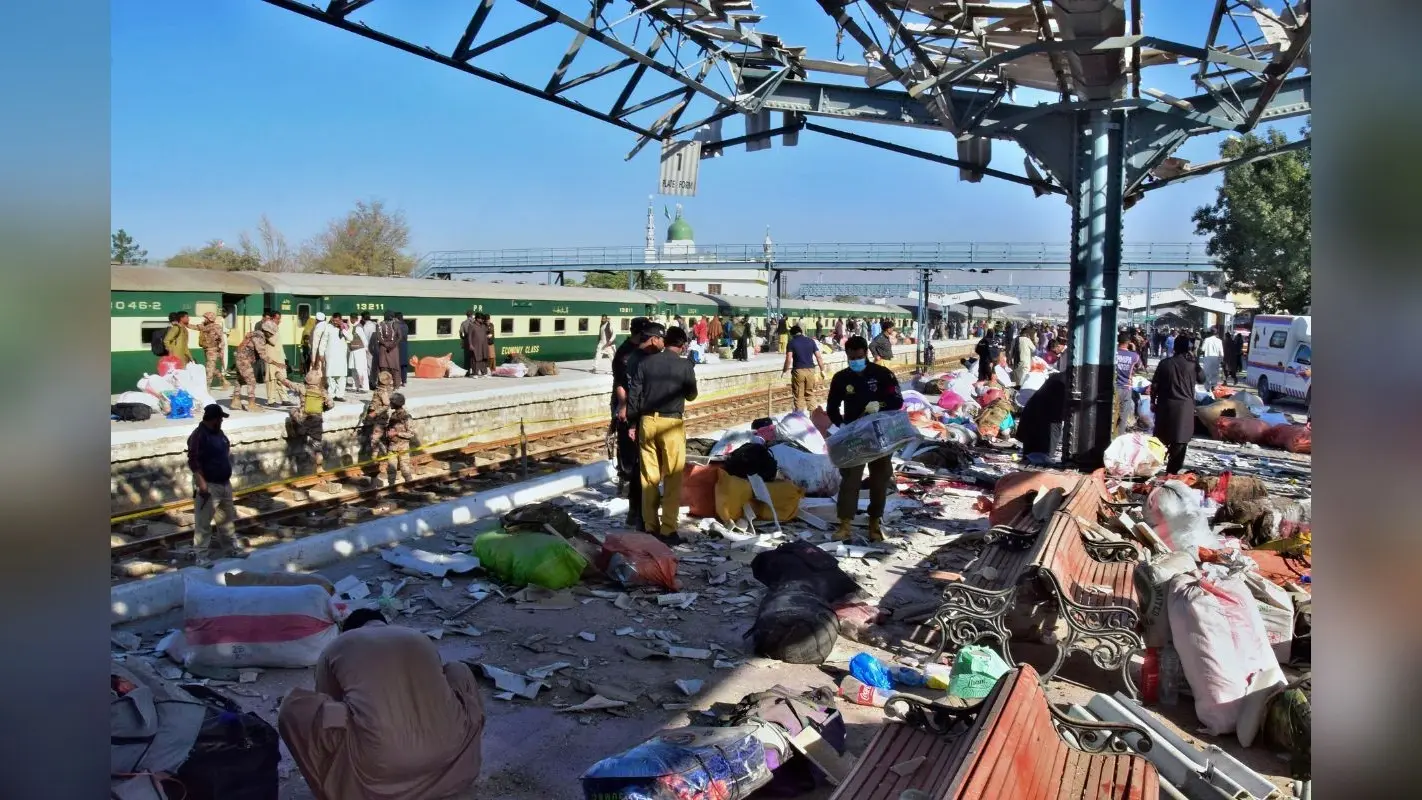 Quetta Railway Station Blast: बलूच लिबरेशन आर्मी ने पूरा रेलवे स्टेशन उड़ा डाला, अब तक 26 की मौत