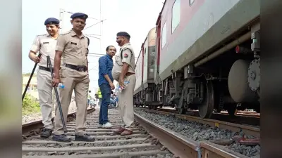 Railway Alert : अब बनाकर दिखाओ ट्रेन में रील, पटरी पर भी मोबाइल घुमाया तो खैर नहीं, रेलवे सख्त