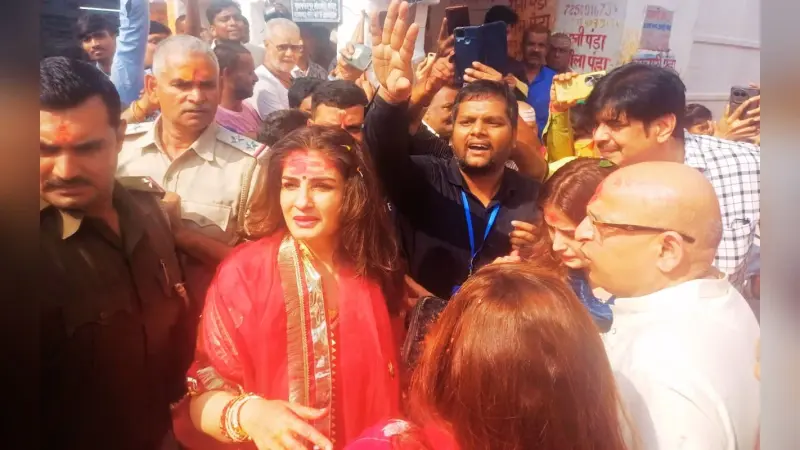 Video: रवीना टंडन ने देवघर में बेटी के साथ की पूजा-अर्चना, ऐसा था गर्भगृह का माहौल