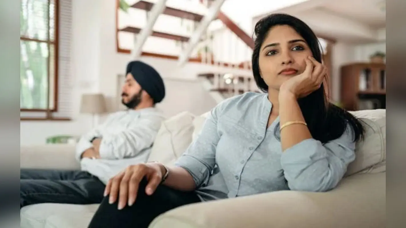 Relationship Tips: रिलेशनशिप में रहकर कभी भी न करें ये गलतियां, टूट सकता है रिश्ता