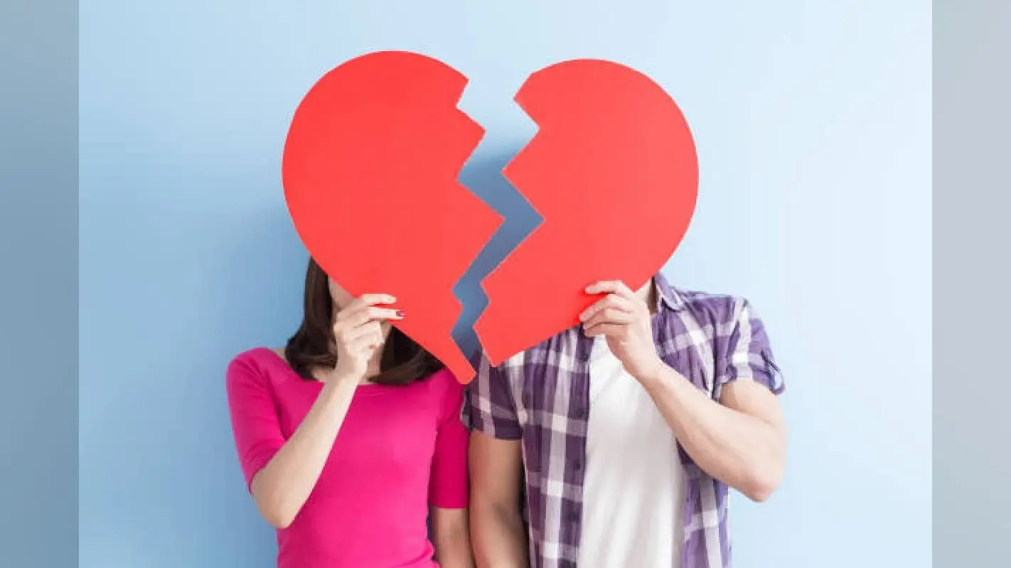 Relationship Tips: रिश्ते को खत्म करने का काम करती हैं ये 5 गलतियां, नहीं होती बर्दाश्त के काबिल