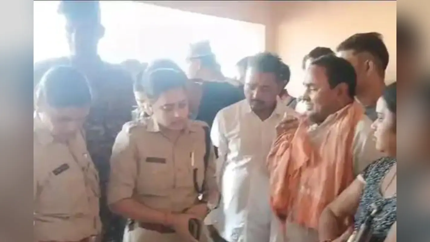 Samastipur News: फंदे से लटका मिला युवक का शव, परिजन लगा रहे हत्या का आरोप
