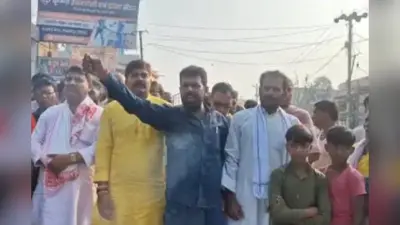 Samastipur News: शिक्षक की हत्या के विरोध में आक्रोशितों ने किया प्रदर्शन, बदमाशों की गिरफ्तारी की मांग