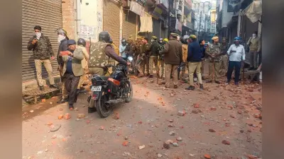 Sambhal Masjid Survey Dispute: संभल में तनाव की स्थिति बरकरार, उपद्रवियों ने किया पथराव, 3 की मौत