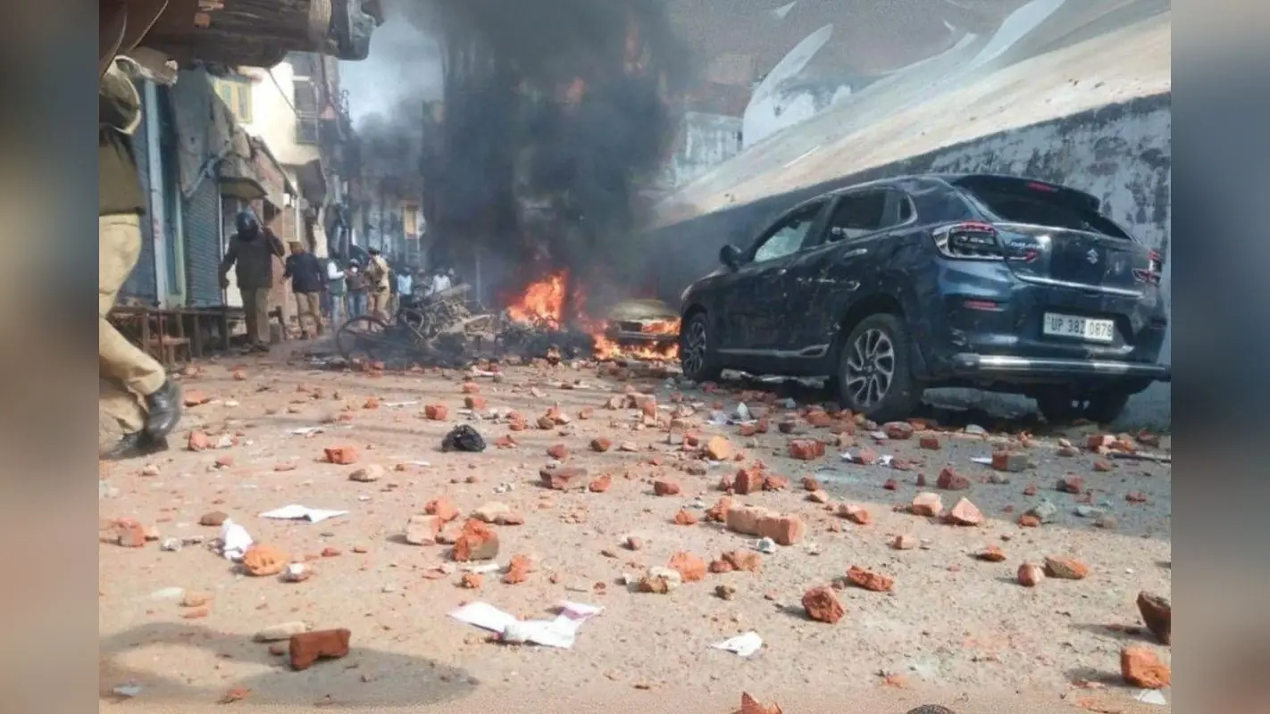 Sambhal Violence Video: एक्शन में योगी, 40 से ज्यादा दंगाइयों की तस्वीर जारी, उपद्रवियों से होगी वसूली