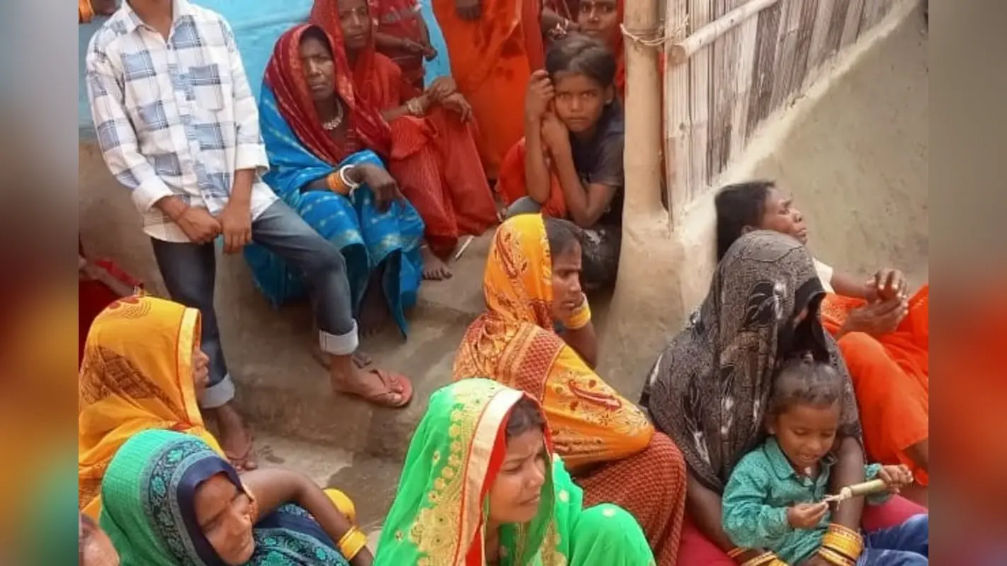 Sitamarhi News: छठ घाट पर युवक की चाकू घोंपकर हत्या, मामले की जांच कर रही पुलिस
