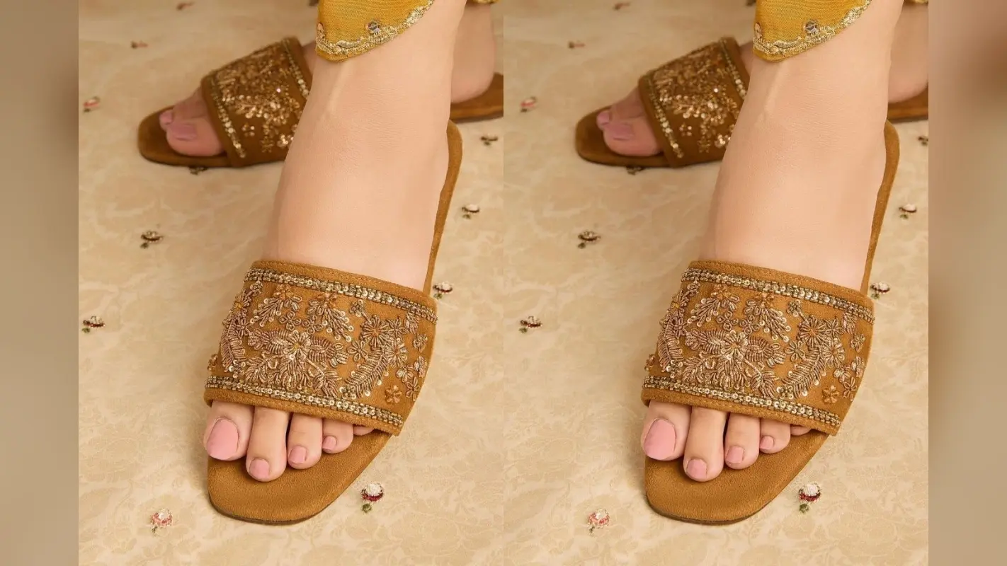 Style Slider Slippers With Ethnic Outfit: अगर हील सैंडल से होती है दिक्कत तो Ethnic Outfit के साथ पहनें ये Slider Slippers