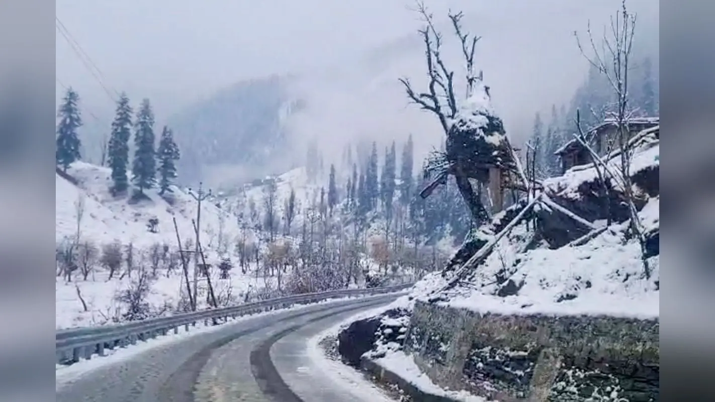 IMD Weather Update: देश के कई राज्य कोहरे की चपेट में, कश्मीर और हिमाचल में बर्फबारी, यहां 29 नवंबर तक भारी बारिश