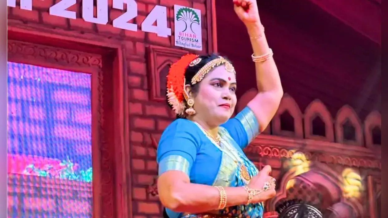 Sonepur Mela 2024: कौन हैं ये महिला IAS अधिकारी? जिनका नृत्य देख दर्शक हुए मंत्रमुग्ध