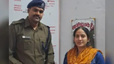 Kaimur: स्टेशन पर पानी लेने उतरी महिला तो ट्रेन में छूटा बैग, RPF ने किया बरामद