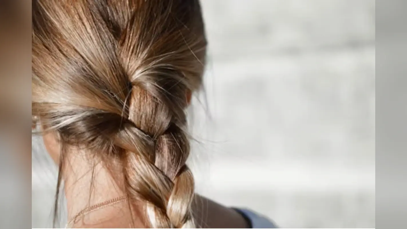 Hair care tips: क्या बाल बांधकर सोने से झड़ते हैं ? क्या है सच्चाई, कैसे करें बालों की सही देखभाल?