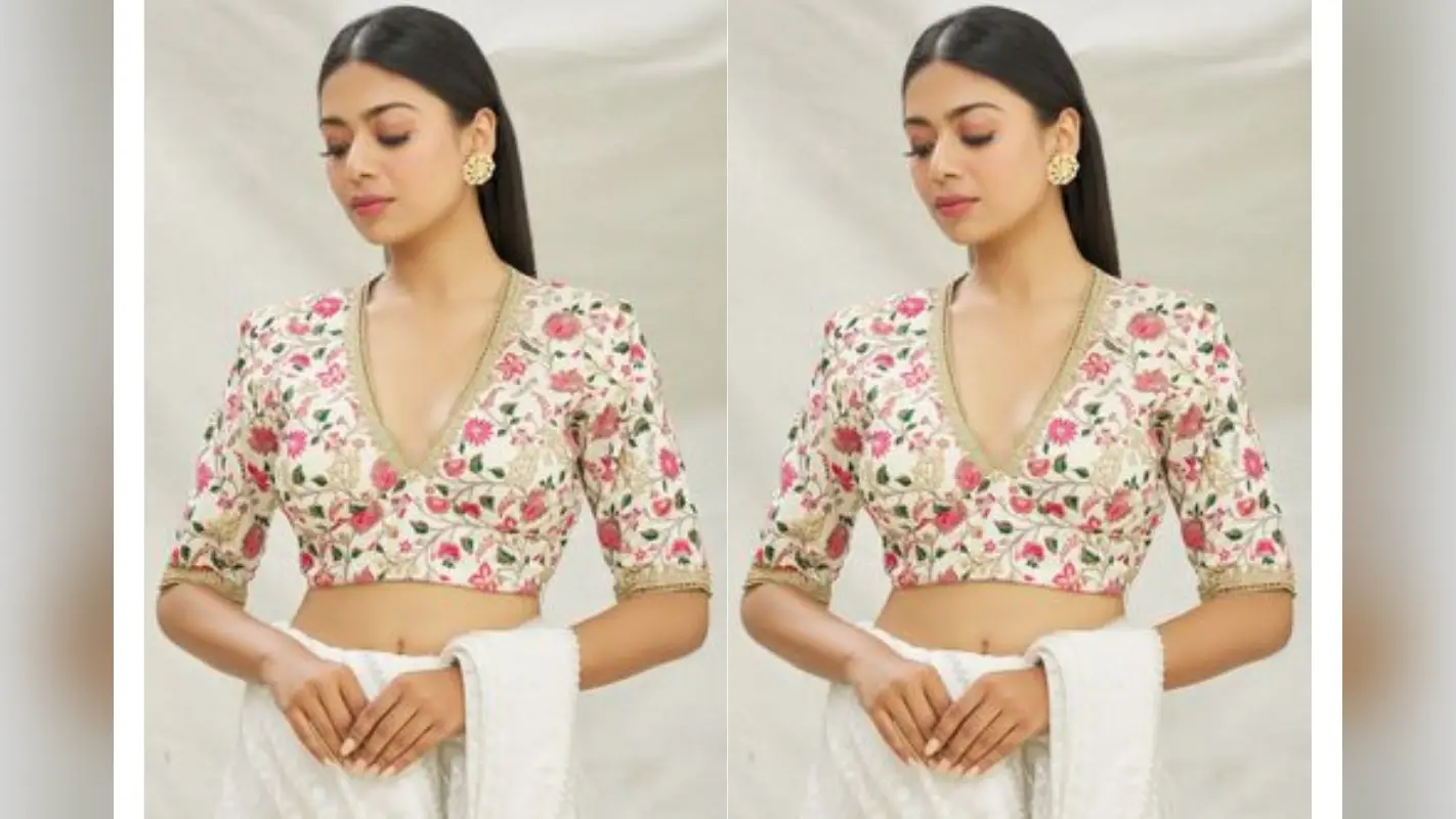 V-Neck Blouse for Short Height Women: छोटी हाइट वाली महिलाओं को पहनना चाहिए वी नेक वाले ब्लाउस