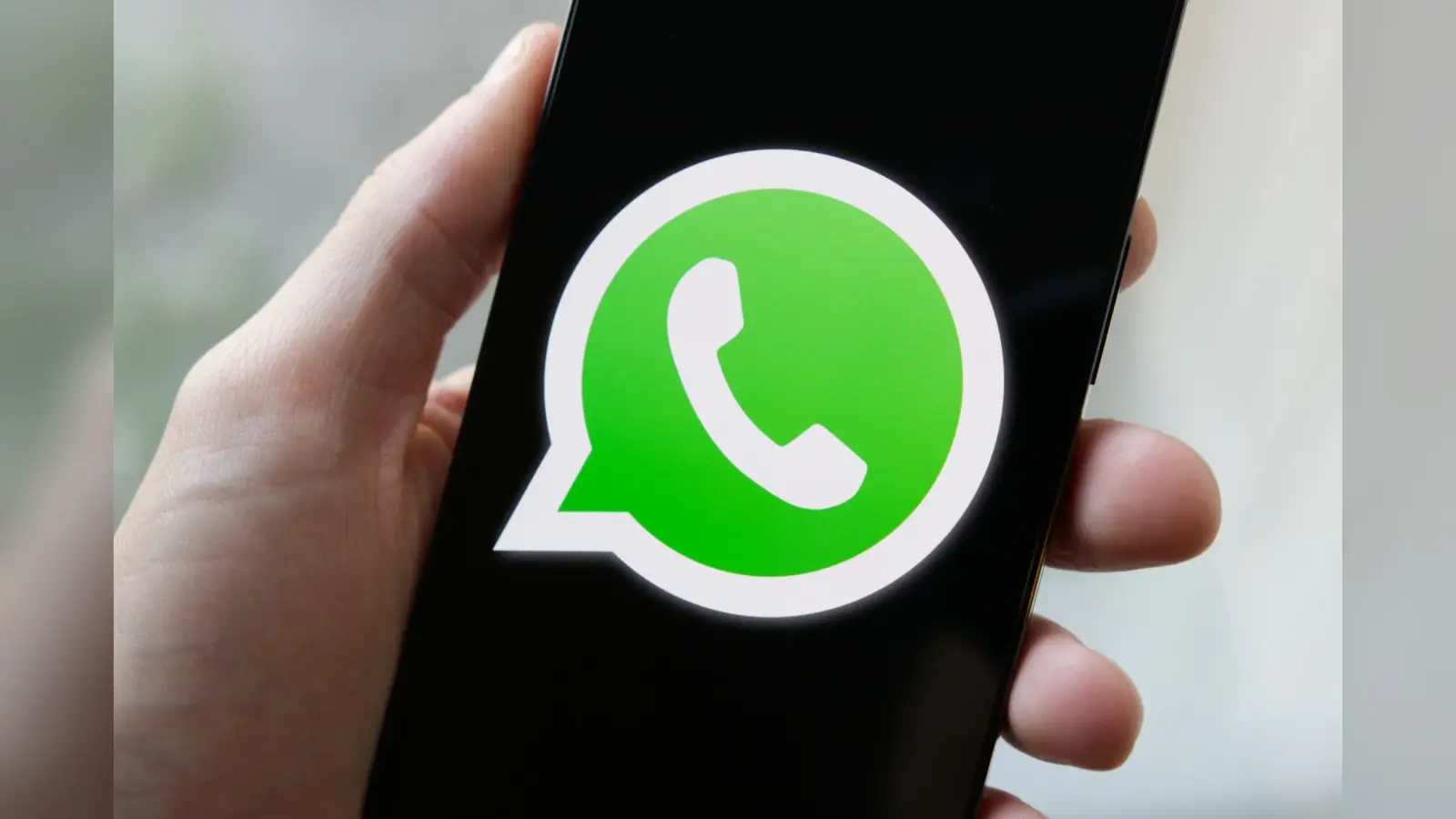 WhatsApp Status Secret Trick: चुपके से देखें किसी का भी स्टेटस, कर लें यह आसान सेटिंग