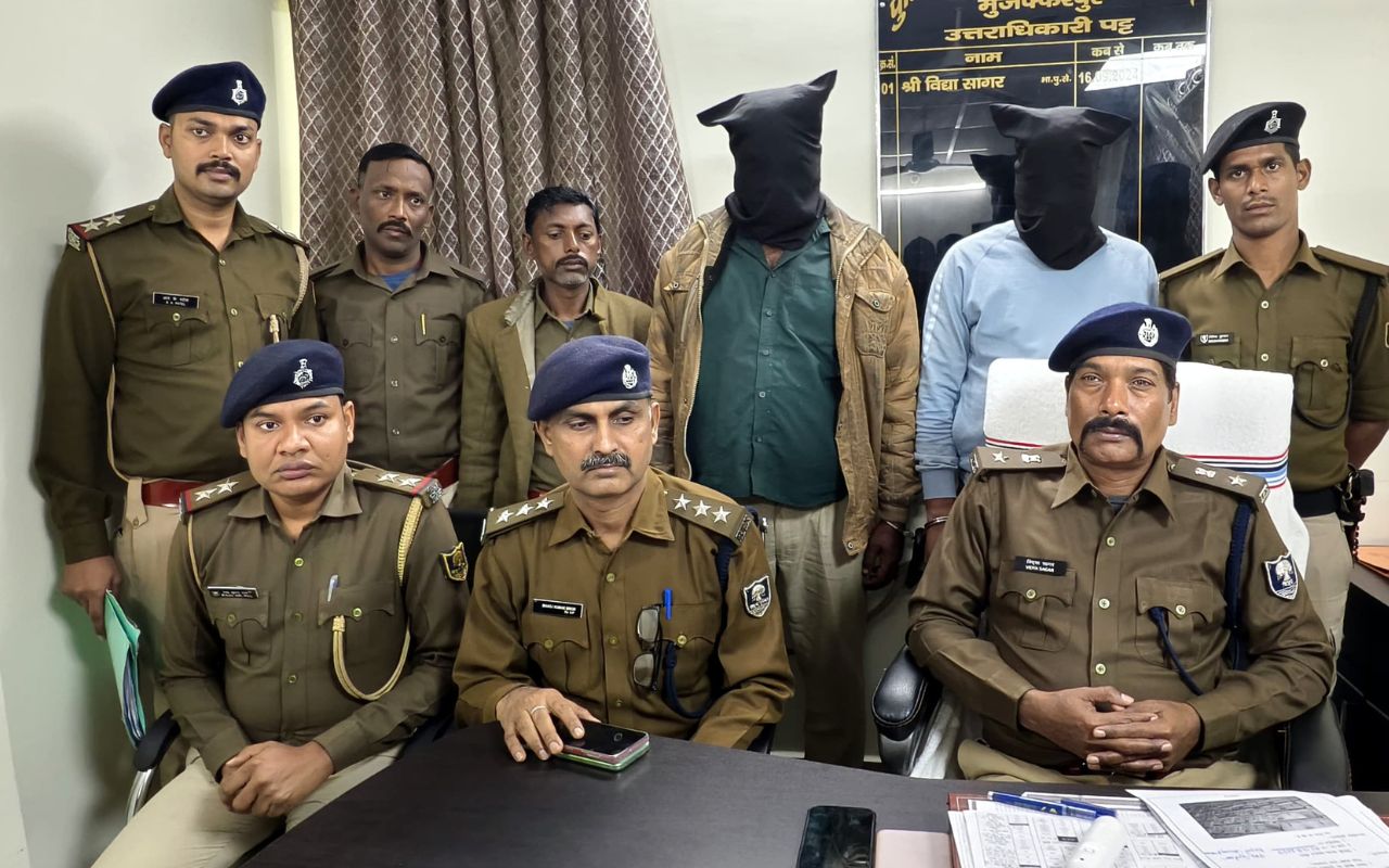 Bihar News: मुजफ्फरपुर के सबहा चौक के पास पकड़ा गया शराब से भरा ट्रक, एक करोड़ की विदेशी शराब बरामद