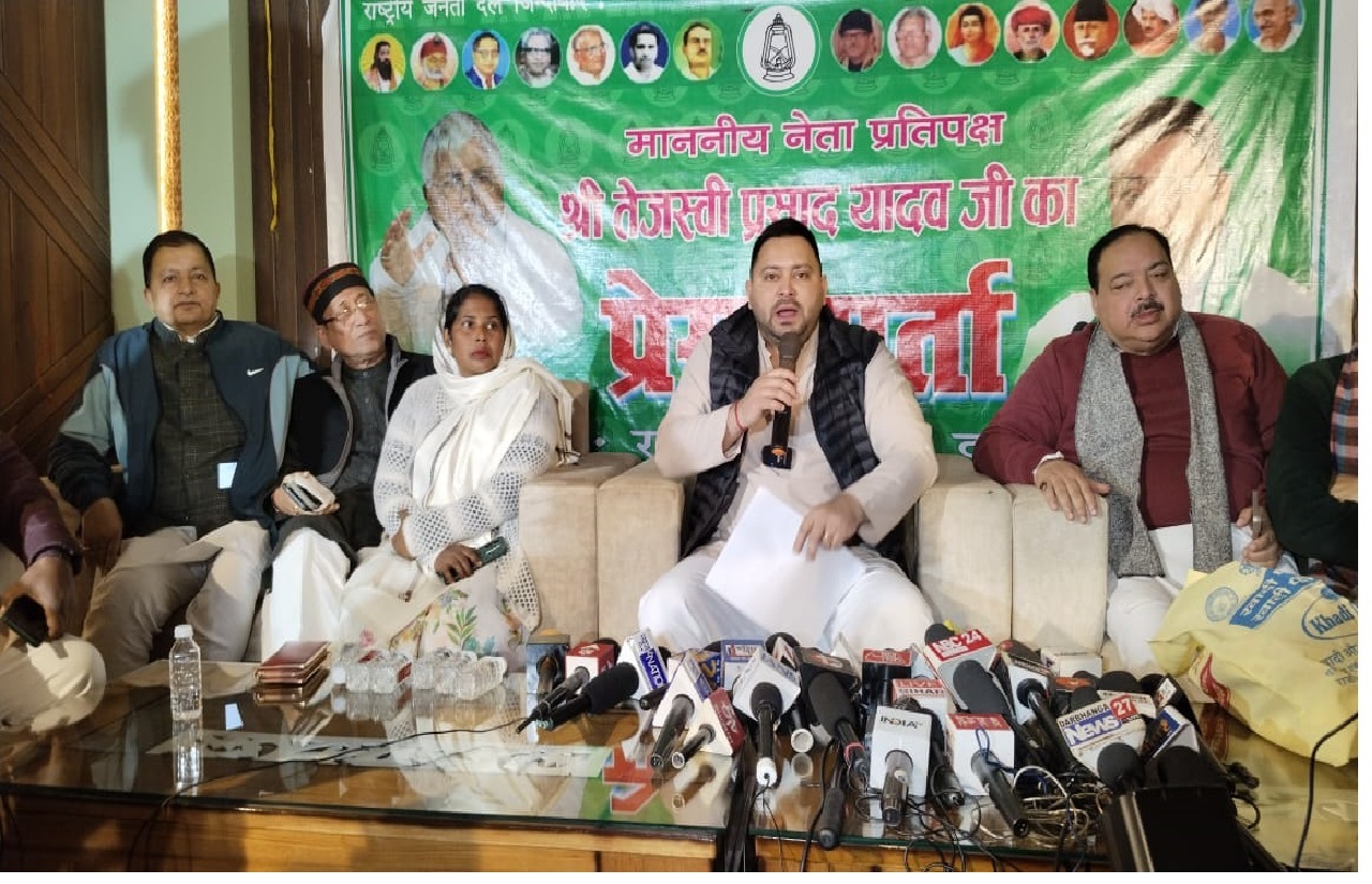 Tejashwi Yadav का विधानसभा चुनाव से पहले बड़ा दाव, कहा- सरकार बनी तो महिलाओं को हर माह देंगे ढाई हजार रुपये