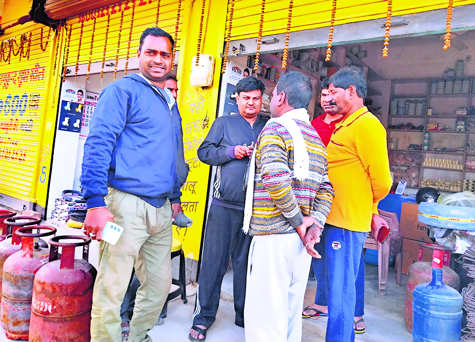 Gaya News : कामदेवपुरम व घुटिया रोड में आठ दुकानों में चोरी