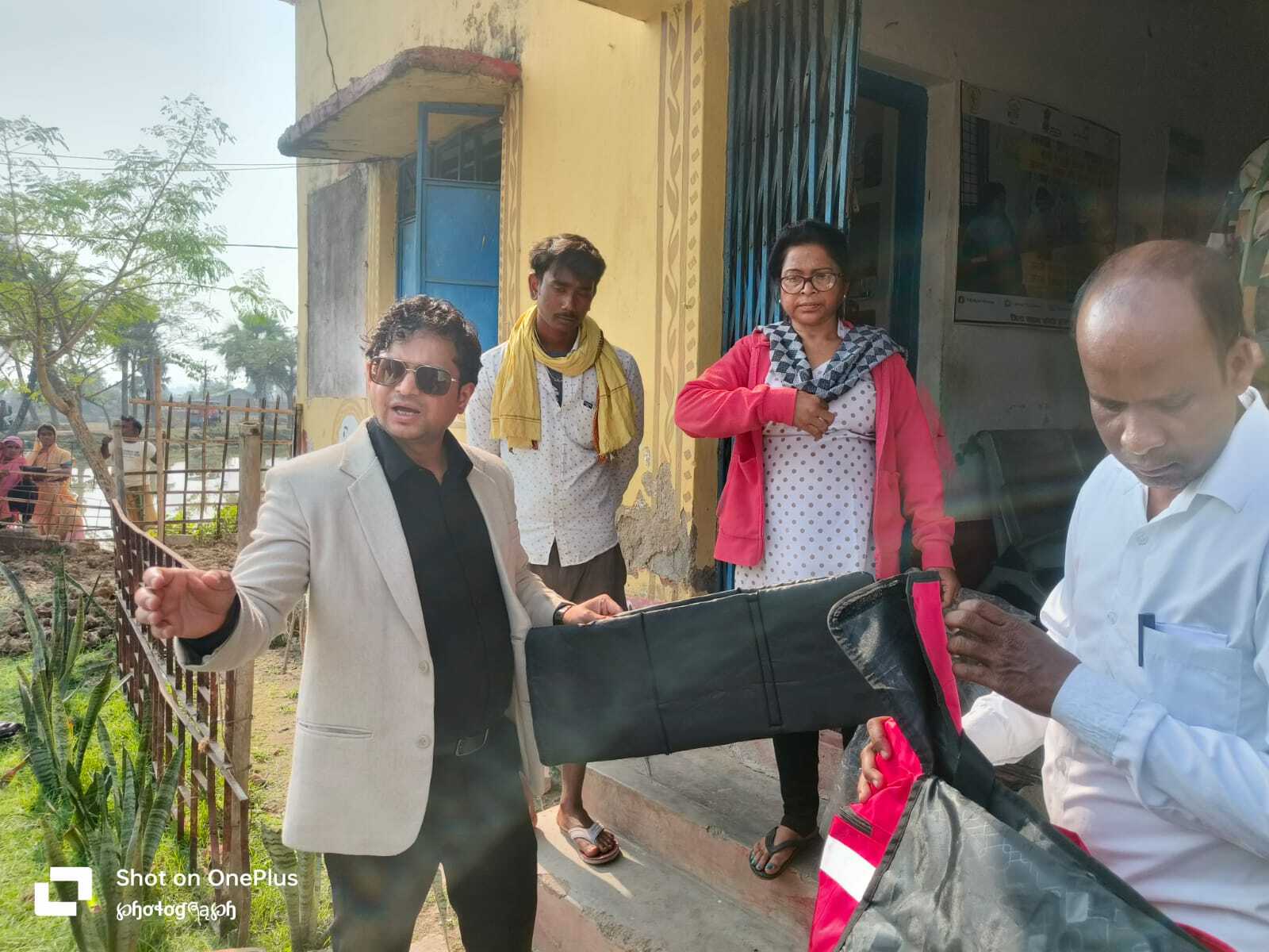 स्कूलों में गुणवत्तापूर्ण एमडीएम उपलब्ध करायें व नियमित साफ-सफाई करायें
