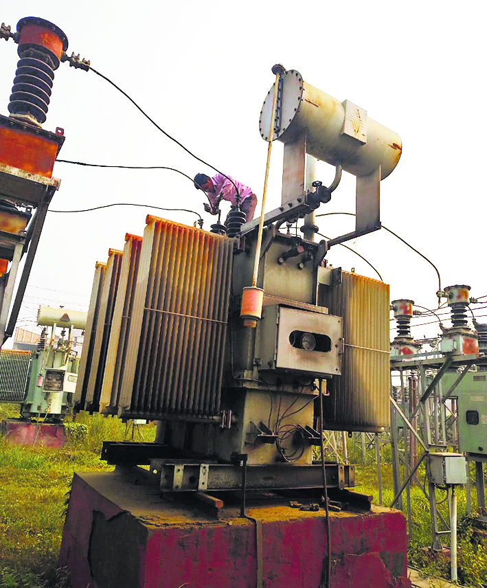 Gopalganj News : पूरे दिन गायब रही बिजली, जनजीवन हो गया अस्त-व्यस्त, हर ओर दिखी परेशानी
