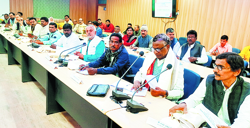 जब जनप्रतिनिधि और अधिकारी हुए आमने-सामने