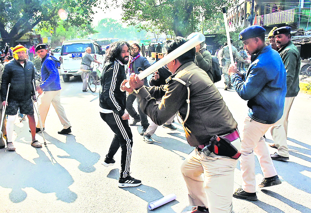 Ranchi News : पुलिस से बचकर प्रदर्शन स्थल पर पहुंचे थे देवेंद्र महतो