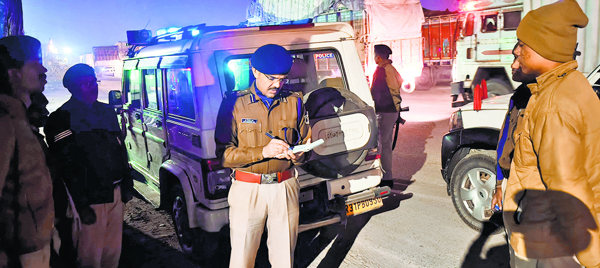 देर रात एसपी की जांच में सोते मिले दो पुलिस पदाधिकारी और छह सिपाही