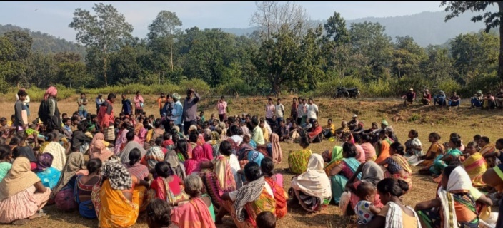 Chaibasa News : राशन-पानी के लिये सड़क जाम तीन को