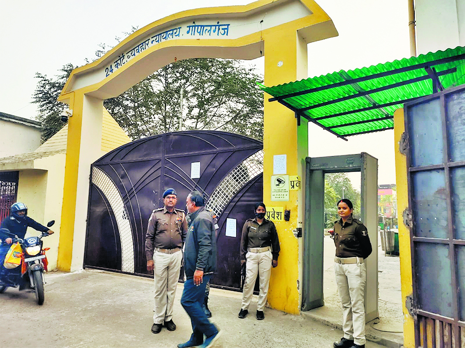 Gopalganj News : महिलाओं की पिटाई में गोपालपुर थानेदार समेत 20 पुलिसकर्मियों पर न्यायालय में मुकदमा दायर