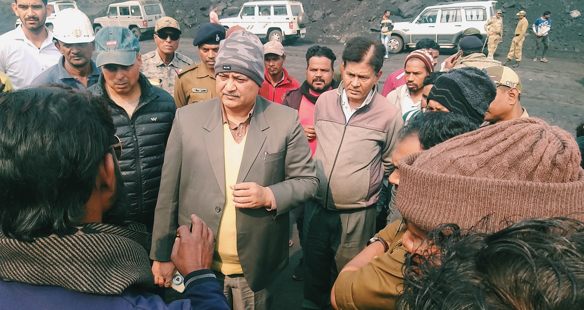 Bokaro News : विस्थापितों ने एकेके ओसीपी में ठप किया उत्पादन कार्य