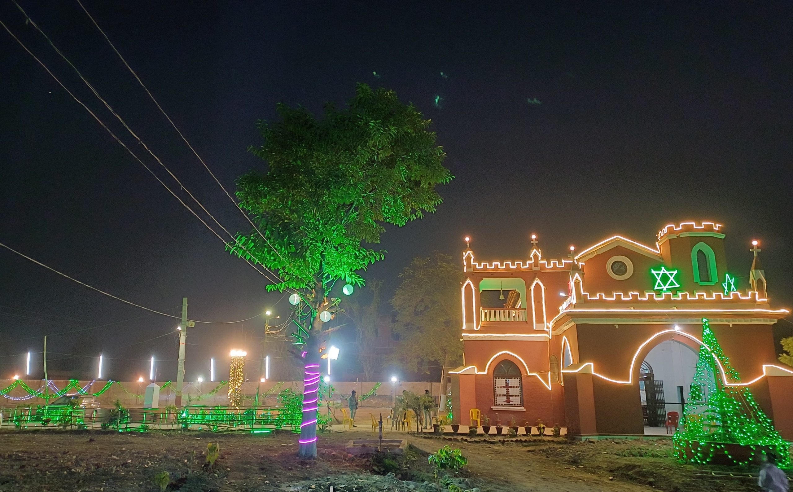 सज गए चर्च, आज रात्रि 12 बजे प्रभु यीशु का मनेगा जन्मोत्सव