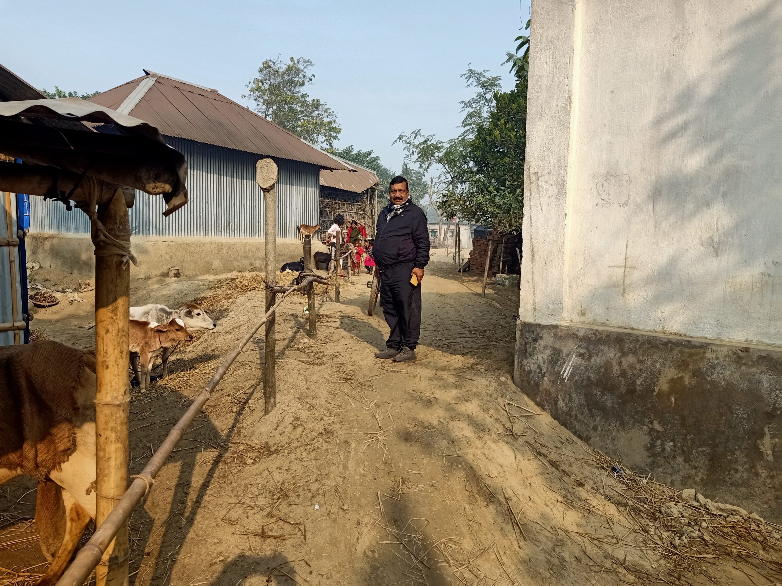 अतिक्रमण के कारण मुख्यमंत्री ग्रामीण सड़क का निर्माण कार्य निर्माण बाधित