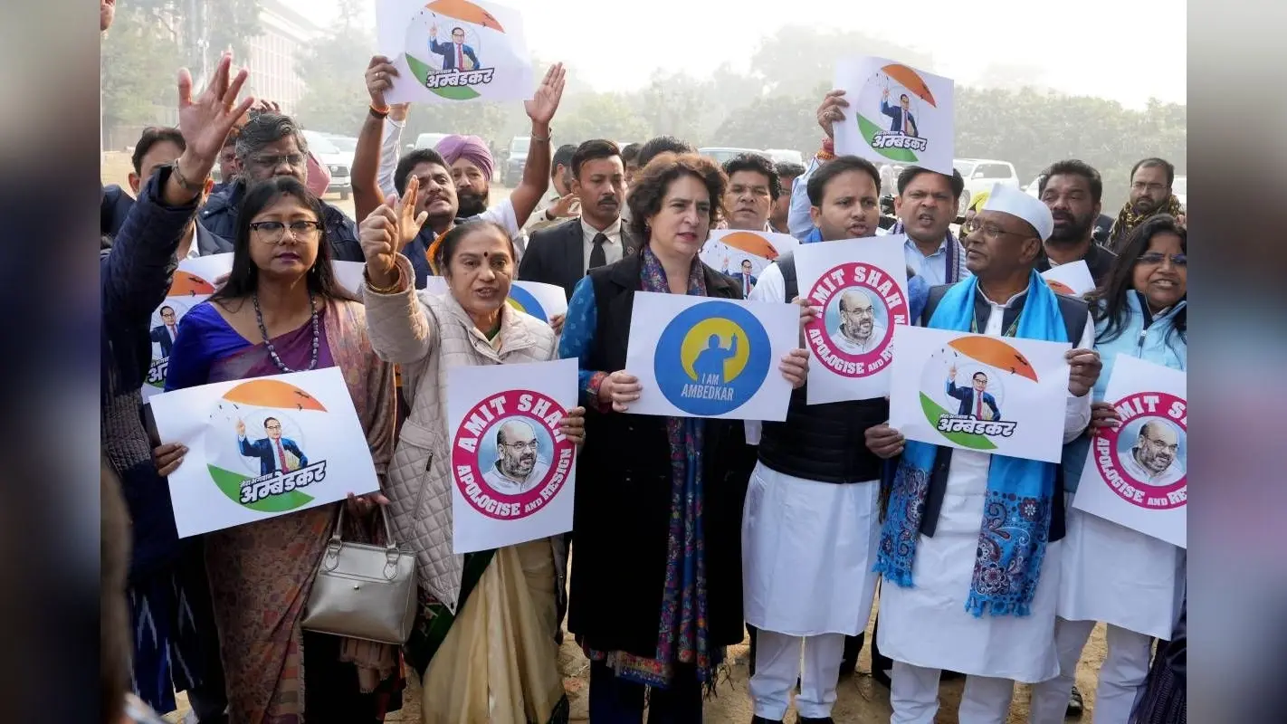 Ambedkar Row : राहुल गांधी पर एफआईआर से कांग्रेस नेता गुस्से में, आंबेडकर पर बवाल जारी