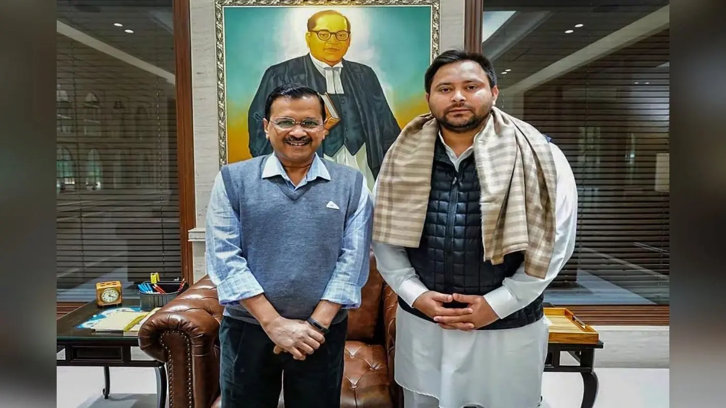 केजरीवाल की राह चले लालू के लाल, बोले- सत्ता में आए तो लोगों को ये चीजें देंगे मुफ्त