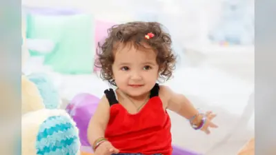Baby Girl Names: अपनी गुड़िया को दें मां लक्ष्मी से जुड़ा नाम, सुख-समृद्धि से भरा होगा जीवन