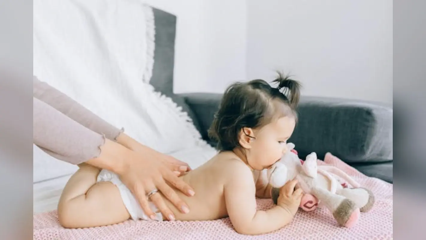 Parenting Tips: अब नहीं रहेगा सर्दी-खांसी होने का डर, सर्दियों में इस तरह करें अपने बच्चों की मालिश