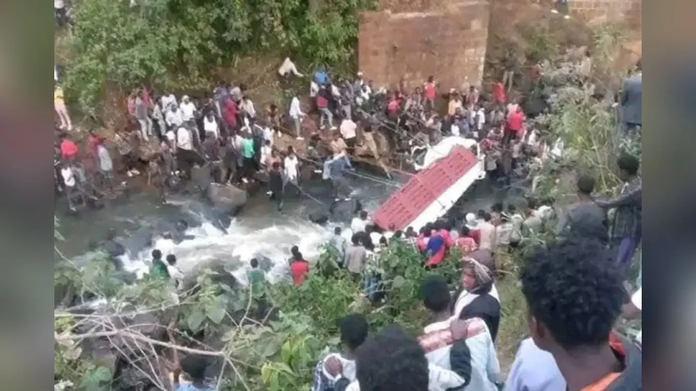 इथियोपिया में दर्दनाक हादसा: मातम में बदल गई शादी की खुशी, नदी में ट्रक गिरने से 66 लोगों की मौत